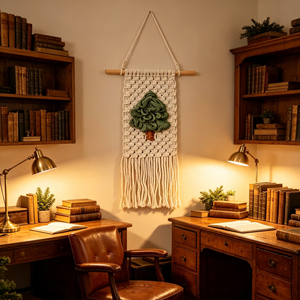 Tapiz de Pared Miniatura de Macramé Tejido a Mano con Diseño de Árbol de Navidad, Arte de Pared con Borlas, Decoración Navideña Boho para el Hogar, Regalo Festivo - Product Image 1