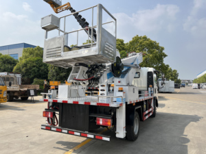 Camion de dépannage HOWO avec grue, camion de remorquage à plateau avec grue à flèche hydraulique, nouveaux véhicules de récupération à plateau avec grue - Product Image 5