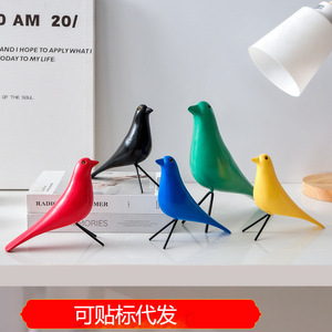 Figurine d'oiseau en bois nordique, artisanale en pin, style scandinave, décoration de salon, pièce unique - Product Image 5