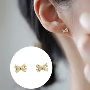 Orecchini a perno con fiocco dolce per donna, design minimalista, accessori per l'orecchio da indossare tutti i giorni - Product Image 2