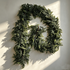 Ghirlanda di cipresso artificiale effetto naturale, 2,7 m, morbida al tatto, grande rampicante, per decorazioni natalizie e soffitti - Product Image 1