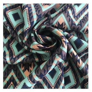 Hanlin สิ่งทออุปทาน130gsm พิมพ์100% โพลีเอสเตอร์ <span class=keywords><strong>SPH</strong></span> ผ้าทอลายทแยงหักสำหรับผู้หญิงแต่งตัว - Product Image 2