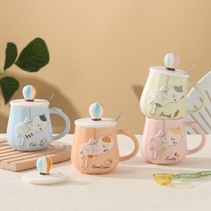 MM Tasse mit Löffel Frauen bunte Ballon Paar Kaffee Milch Tee Wasser Glas Tassen niedlich 470ml geprägte Katze Keramik Tasse Kaffeetasse - Product Image 1