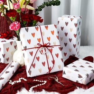 กระดาษห่อของขวัญลายหัวใจสีแดงและสีทองแบบนูนลายทองคำ สำหรับวันวาเลนไทน์และงานแต่งงาน - Product Image 2