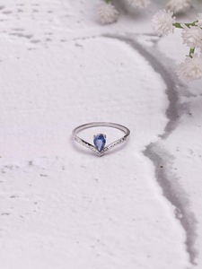 Anillo de Oro de 10K con Gran Zafiro Genuino Azul Natural, Diseño de Pera, con Diamantes, para Promesa, Compromiso o Boda - Product Image 6