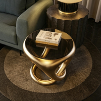 Table d'appoint en métal moulé au design unique, idéale pour les bureaux à domicile et les salons d'hôtel, un choix privilégié pour les tables basses.