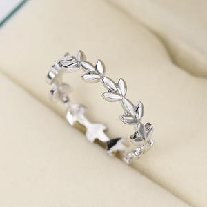 F843 Anello da donna placcato argento 925 con motivo vegetale, stile classico, gioiello da indossare tutti i giorni, regalo per lei - Product Image 2