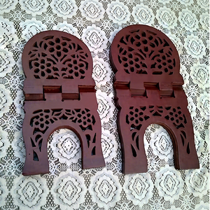 Soporte Plegable de Madera Pulida Ecológico para Libros Religiosos, Diseño Tallado, Estilo Imitación Antigua, Origen India, para Corán y Gita - Product Image 1