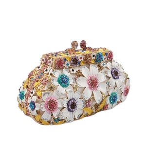 Bolso de Noche Elegante para Mujer con Diseño Floral Esmaltado, Cartera de Mano Brillante con Cristales para Fiesta, Boda o Salida Nocturna - Product Image 4