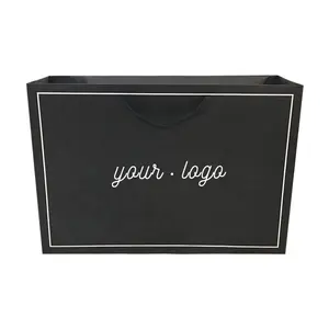 Toptan kağıt ambalaj üreticisi özel Logo baskılı lüks kağıt alışveriş torbası giysi ayakkabı için uzunluk kolları ile