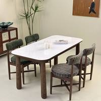Moderner Minimalistischer/Antiker Eichen-Esstisch mit Stühlen, Perfekt für den Heimgebrauch oder ein Esszimmer mit Cremefarbener Ästhetik