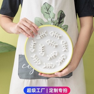 Bol à nourriture lente en céramique Shuo Ni avec design en forme d'arête de poisson pour chats, chiens, animaux de petite et moyenne taille - Product Image 5