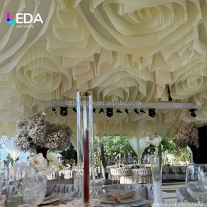 Decoración Colgante de Techo con Papel Texturizado Francés Personalizado LEDA, Ondulado, Blanco, para Bodas, Banquetes y Eventos - Product Image 3