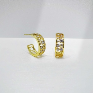 Boucles d'oreilles de luxe en argent sterling 925 plaqué or 22 carats avec strass, style western hip hop, croix, pour femmes, tendance. - Product Image 4