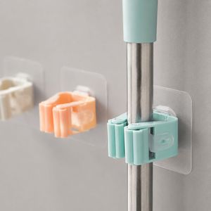 Soporte de pared para escobas y fregonas con gancho, organizador de almacenamiento para armarios y paredes de servicio, diseño que ahorra espacio - Product Image 1