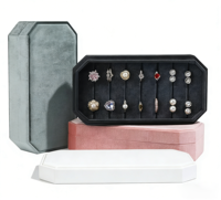 Boîte à bijoux rectangulaire de luxe en velours avec logo personnalisé et plateau de présentation multi-bagues pour boucles d'oreilles et bagues – Rangement haut de gamme