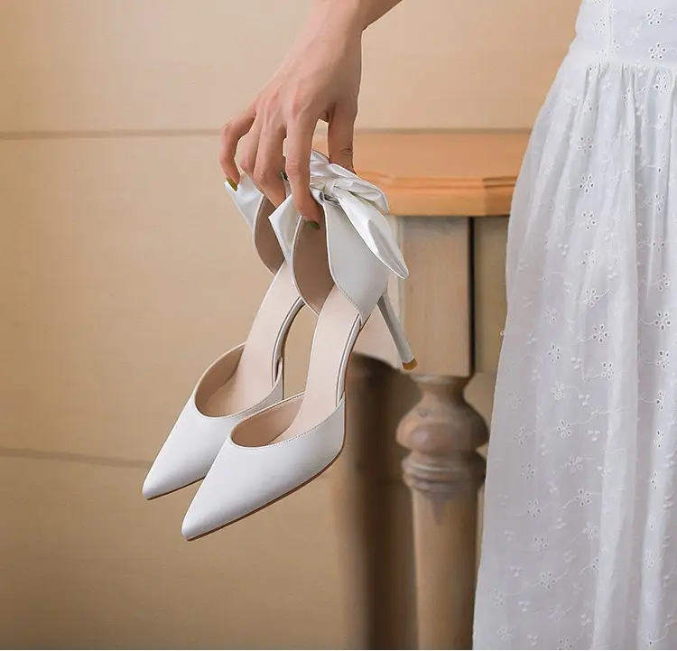 French bow hollow tacchi alti scarpe da damigella d'onore in raso Red design sense nicchia scarpe da sposa principali scarpe da sposa