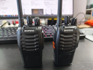 2 Walkie Talkies Baofeng <span class=keywords><strong>BF</strong></span>-<span class=keywords><strong>88E</strong></span> PMR446 0.5W/2W UHF 446.00625-446.19375MHz 12.5KHz con Cargador USB y Auriculares, Sin Licencia PMR446 - Product Image 1