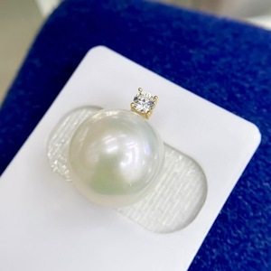 Collier papillon en perles d'eau douce naturelles pour femmes, polyvalent avec une touche délicate, design à trois couches de chaîne - Product Image 3