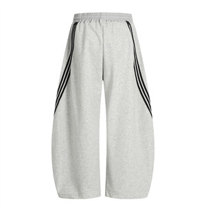 Pantalones Deportivos Ajustados con Corte Curvo en Forma de Cuchillo, Diseño Masculino con Tres Rayas y Pierna Ancha, de Larga Duración - Product Image 2