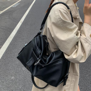 Bolso de Motocicleta de Cuero PU Impermeable de Estilo Vintage con Diseño Personalizado para Mujer, Gran Capacidad, Dos Correas, Cierre de Cremallera, Bolso de Mano Portátil - Product Image 4