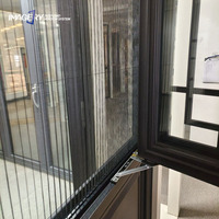 Fenêtres en verre de luxe à isolation thermique, cadre en aluminium, fenêtres anciennes authentiques avec grille en verre intégrée, design élégant, en vente