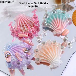 Base magnétique d'entraînement au design coquille laser avec effet transparent glacé pour la <span class=keywords><strong>formation</strong></span> des ongles, support <span class=keywords><strong>professionnel</strong></span> pour la présentation des faux ongles - Product Image 1