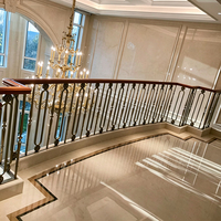 Poteau d'escalier métallique personnalisé en gros, monopoteau pour projets de balustrades d'escalier de villas, hôtels et entrepreneurs