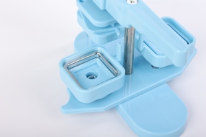 Màu xanh <span class=keywords><strong>50mm</strong></span> vuông nam châm máy làm nút máy Nhựa Máy làm với 100 Bộ vật liệu nhãn dán tủ lạnh - Product Image 2