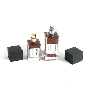 Botella de Vidrio Cuadrada de Lujo para Perfume de 30ml 50ml 100ml Transparente Vacía con Fondo Grueso, Rociador de Crimpado y Tapa de Madera Negra - Product Image 3