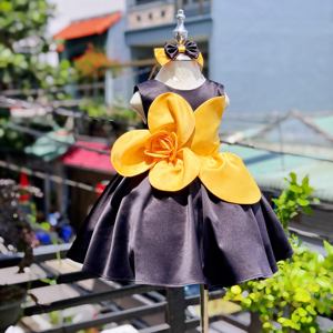 Robe de princesse courte Robe de princesse TAFTA COULEUR NOIR MYSTÉRIEUX avec une élégante combinaison de fleurs dorées pour filles fabriquée au Vietnam - Product Image 4