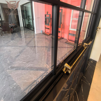 Ventanas abatibles de madera revestidas de aluminio francés DEMEA para soluciones de iluminación natural disponibles para villas