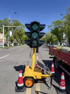 Feu de signalisation routière portable sans fil, mobile, transportable, télécommandé, à LED, 200 mm, alimenté par énergie solaire, pour travaux routiers - Product Image 5