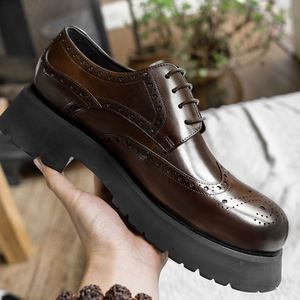 Nouvelles Chaussures Décontractées Tendance pour Hommes 2025 à Plateforme et Bout Épais en Cuir Véritable - Chaussures Derby Brogue Sculptées Rehaussantes de Haute Qualité - Product Image 2