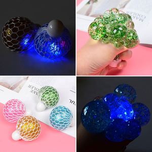 Dohjee - Juguetes de Pelota de Agua con Purpurina y Luces LED Antiestrés, con Lentejuelas para Niñas y Niños, Unisex - Product Image 6
