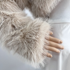 Manteau moelleux d'usine pour femmes hiver chaud <span class=keywords><strong>grande</strong></span> <span class=keywords><strong>taille</strong></span> manteau court <span class=keywords><strong>veste</strong></span> avec capuche mode extérieur Style court manteau en fausse fourrure - Product Image 6