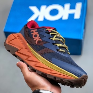 รองเท้ากีฬากลางแจ้งสำหรับผู้ชายรุ่นพรีเมียมปี 2026 ดีไซน์ทันสมัย พื้นรองเท้าแบบแพลตฟอร์ม น้ำหนักเบา รองเท้าวิ่ง HOKAS - Product Image 1