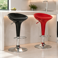 Tabouret de bar réglable avec siège incurvé brillant, base en chrome et repose-pieds pour comptoir de cuisine
