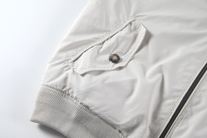 Giacca Bomber Unisex Antivento in Cotone 100% con Zip Frontale, Stile Old Money Ricamato, Versione Autunno-Inverno di Alta Qualità - Product Image 5