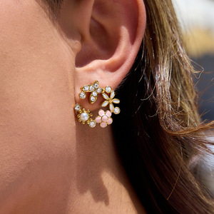 Pendientes Románticos con Perlas Doradas y Mariposas, con Flores de Cristal para Uso Diario - Product Image 2