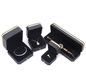 Kotak Perhiasan Logo Kustom Bentuk Oktagon Tempat Liontin Mewah Elegan Kemasan Cincin Kawin Berbagai Warna Kulit PU Paket Perhiasan - Product Image 3