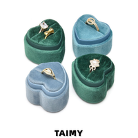 Boîte à bagues en velours en forme de cœur avec logo personnalisé, emballage de luxe portable pour bijoux, idéale pour les mariages et les anniversaires, étui cadeau pour bagues.