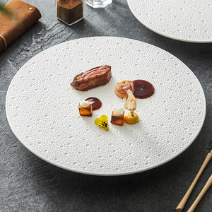 Assiette en céramique haut de gamme pour la restauration, 2 tailles, finition mate texturée, plat de service chauffant en porcelaine fait main pour le service alimentaire commercial - Product Image 3