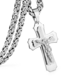 Collier Pendentif Croix <span class=keywords><strong>Crucifixion</strong></span> Religieuse Plaqué Or Étanche en Acier Inoxydable Anti-ternissement pour Homme - Product Image 5