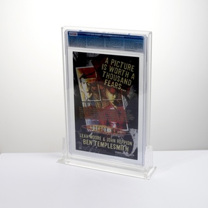 Cadre de présentation de bandes dessinées en acrylique transparent, à poser sur un bureau ou à fixer au mur, avec base, vente en gros - Product Image 5