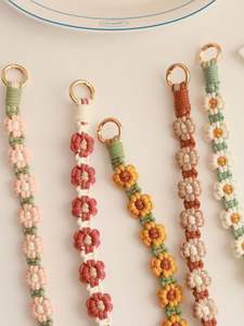 Cinturino da Polso Intrecciato a Mano Puro Bonie Brand 30cm con Design a Fiori Margherita, Catena per Cellulare, Portachiavi a Doppia Testa, Cordino - Product Image 4