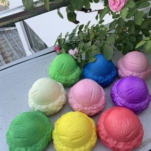 Modèle de boule de crème glacée italienne en gelée, souple et élastique, rose et coloré, de 4,3 pouces, pour décoration de tête de crème glacée, présentoir suspendu, accessoire cadeau, cuillère rouge - Product Image 1