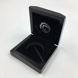Custom Luxury Wooden Custom Packaging Box Lacquer Paint Wood Packaging Box with EVA Velvet Insert