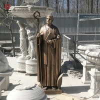 Statue de saint évêque martyr en bronze grandeur nature avec crozier, Bible et feuille de palmier, sculpture religieuse pour la décoration de jardin d'église