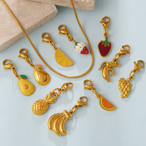 Breloques DIY tendance 2026 en acier inoxydable personnalisables, plaqué or PVD 18 carats, mignonnes et polyvalentes, motifs banane et fraise, pour la fabrication de bijoux - Product Image 3